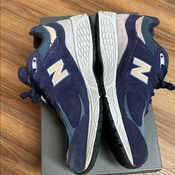 New Balance 2002R - Picture 4 of 7